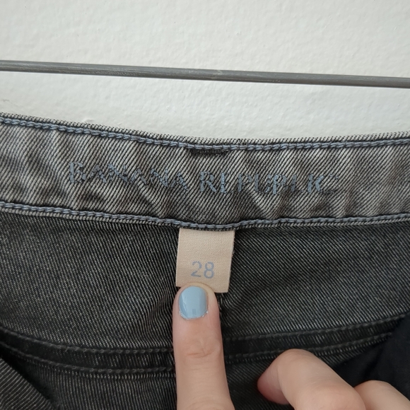 Y2K Low Rise Straight Leg Capri Jeans - Picture 3 of 3